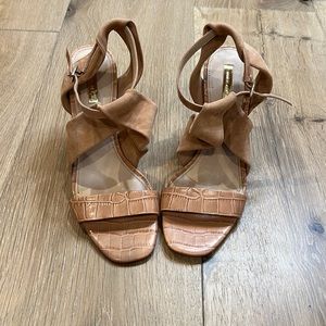 Louise er Cie - Pinkish/Tan Heels
